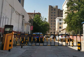 車(chē)牌識(shí)別大黃蜂，柵欄道閘